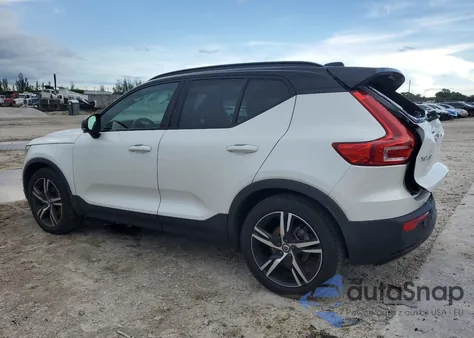 2022 Volvo Xc40 T5 R-Design z USA, uszkodzony, nr VIN YV4162UM6N2731486